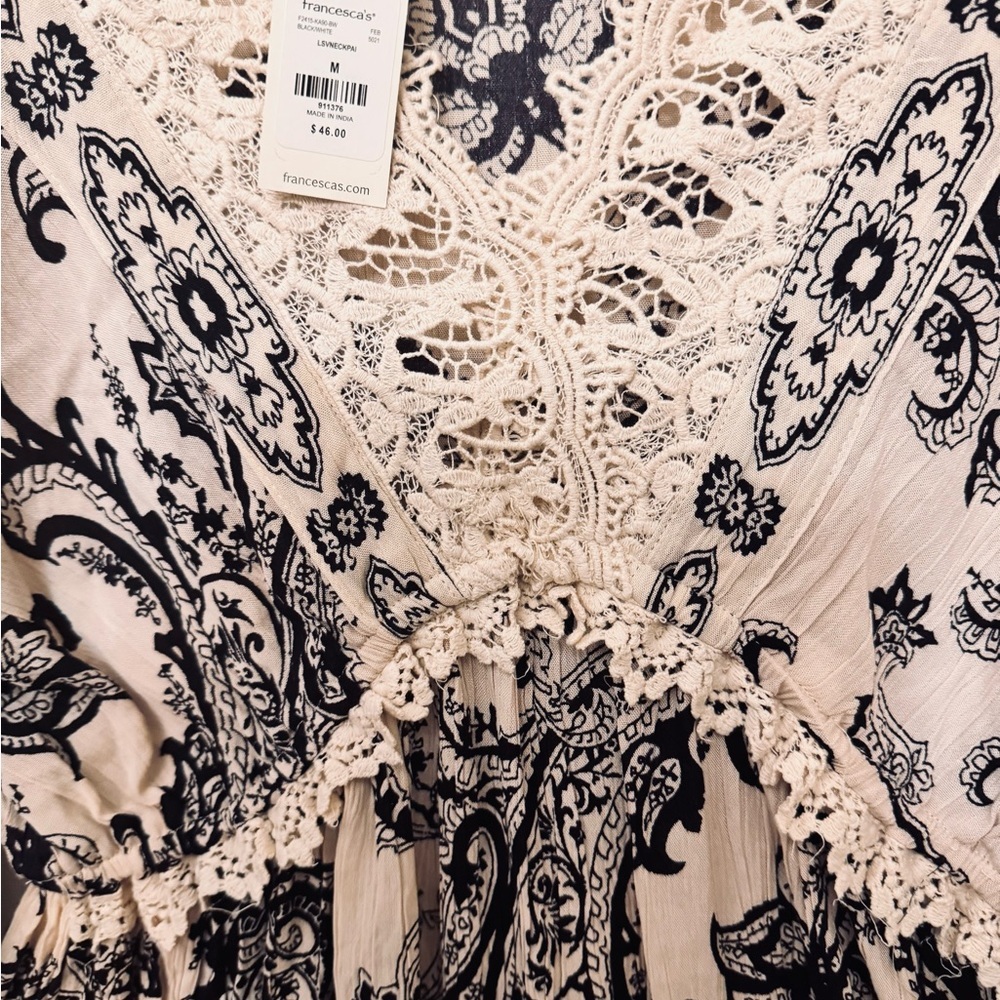 Francesca's Collections Blue Beige v-neck Evie Paisley Lace Blouse NWT - size M - Picture 5 of 10